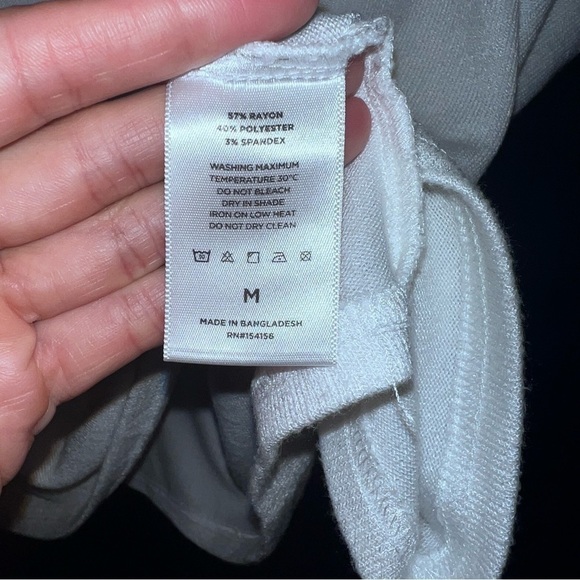 Mod Ref Shirt Women's color:White Size : M minimalist,casual vacation vibes - Picture 4 of 9